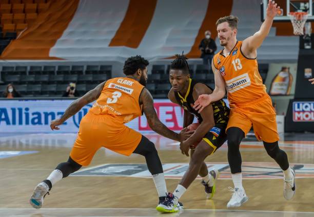 了下底传中 了下底传中